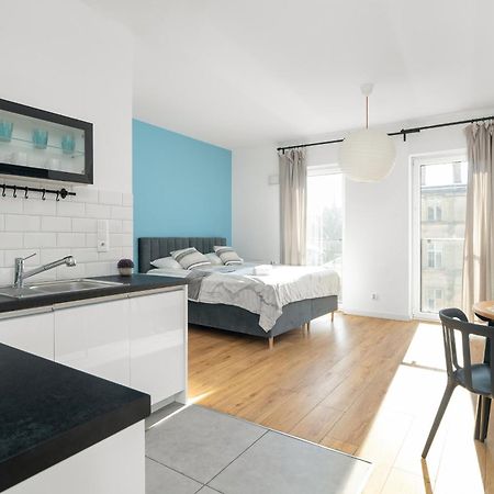 Klimatyczne I Nowoczesne Studio Very Berry W Poznaniu By Noclegi Renters Екстер'єр фото